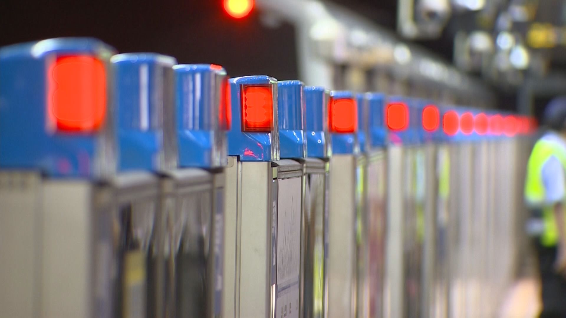 台北捷運接獲炸彈恐嚇信　全線加強戒備