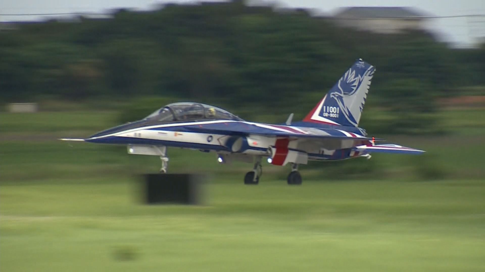 台灣自主研製高級教練機首次試飛成功
