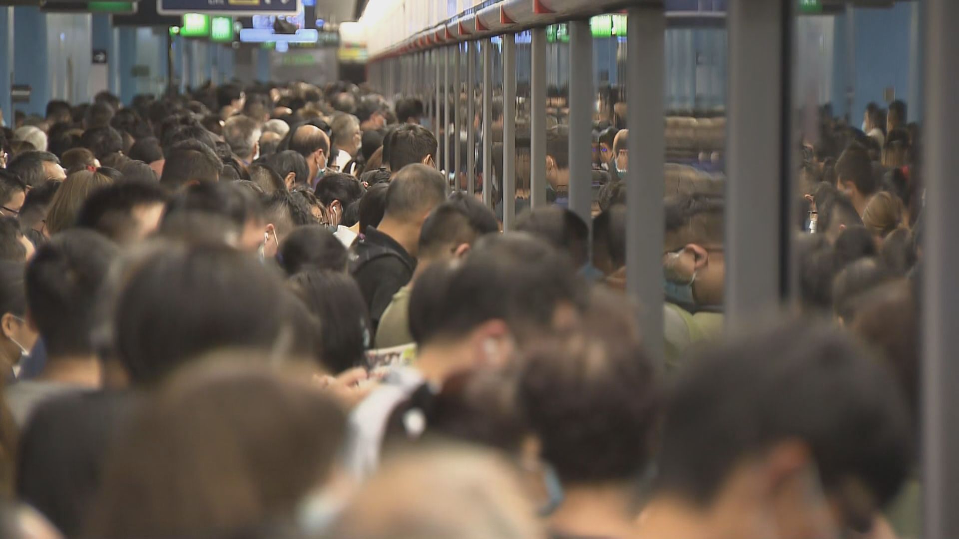 天文台改發三號強風信號　巿民陸續出門上班