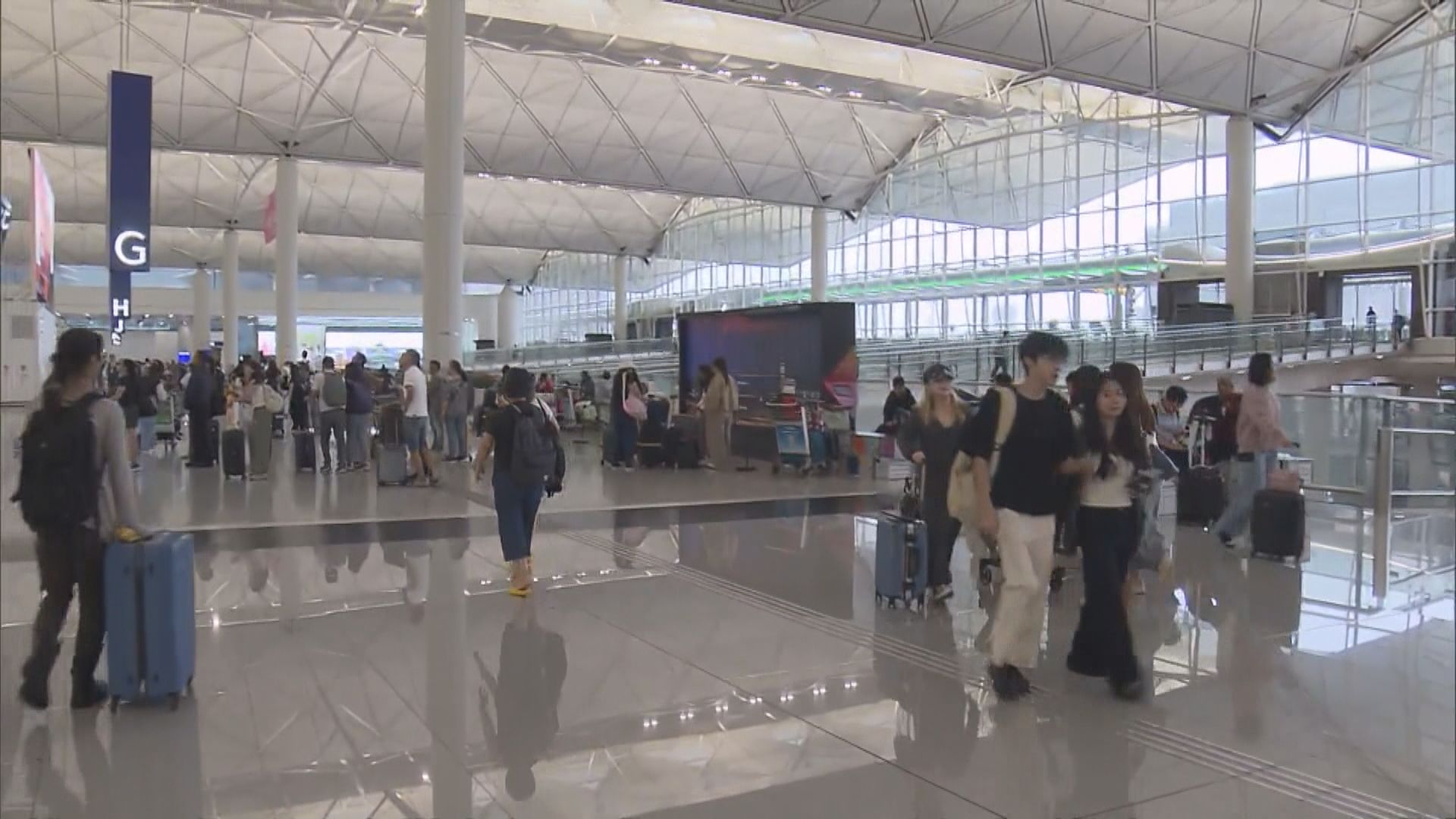 打風｜機管局料全日約100航班取消　9航班轉飛其他地方