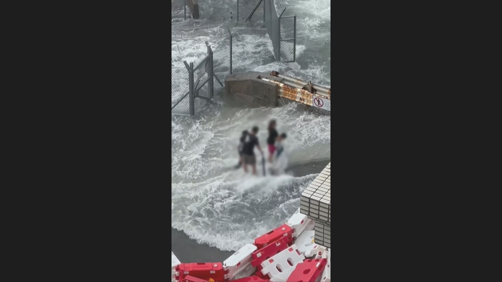 樺加沙襲港｜警方拘捕一名父親及一名外傭　風暴期間帶幼童觀浪　涉疏忽照顧兒童