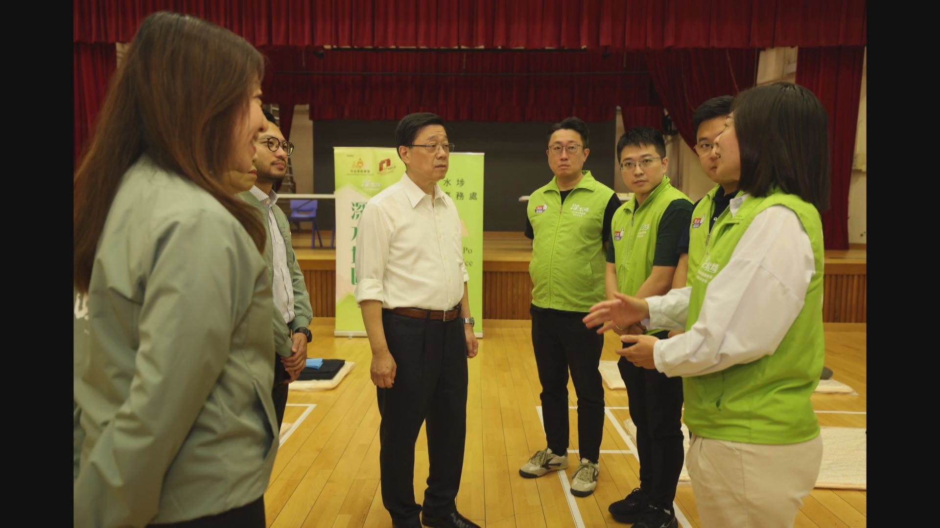 樺加沙襲港｜行政長官李家超視察緊急事故控制中心及臨時庇護中心