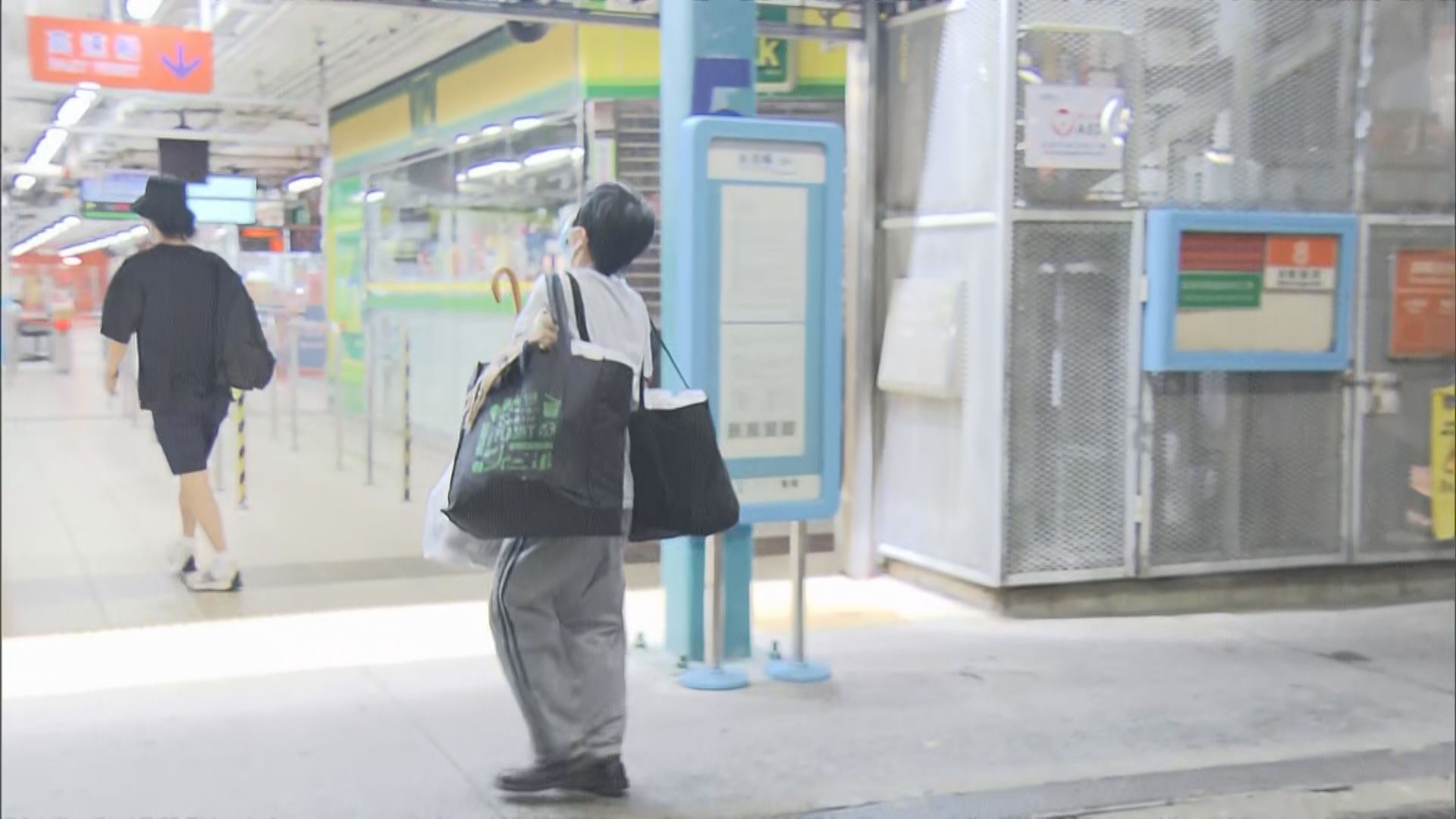 有離島居民趕搭尾班船回家