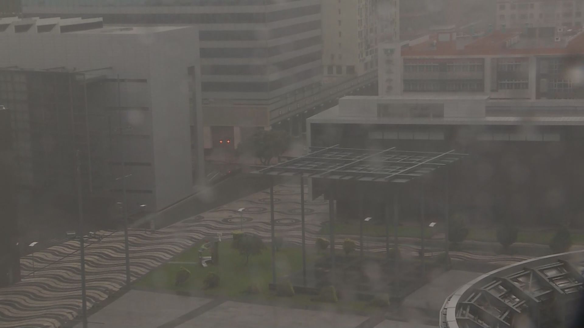 樺加沙吹襲｜澳門發出10號風球　預計會維持一段時間