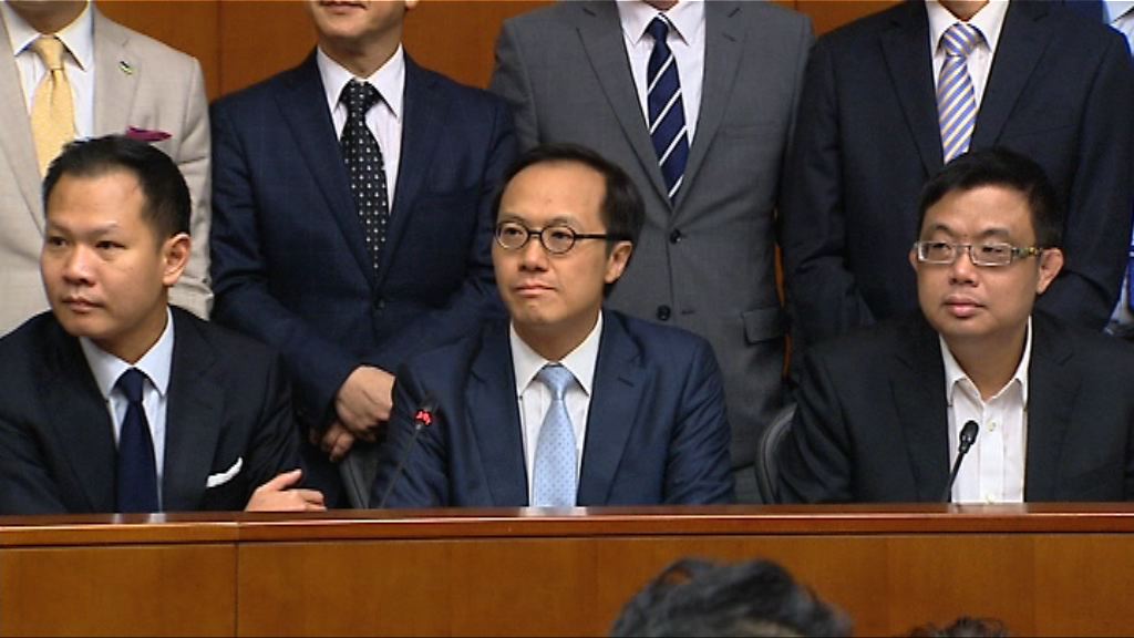 民主派斥梁振英企圖轉移視線妨礙調查