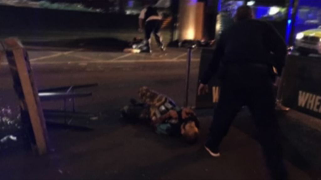 倫敦恐襲　疑兇駕車撞途人再持刀斬人