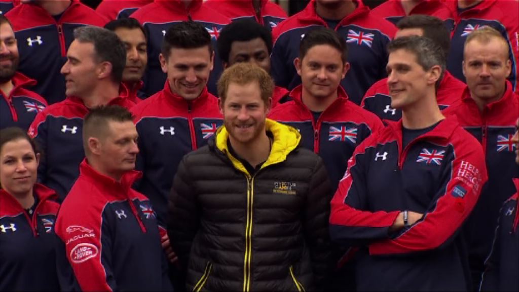 哈里王子與傷殘軍人運動員合照