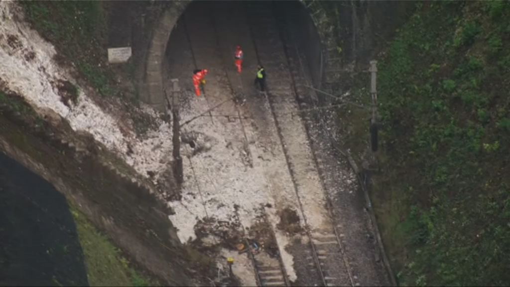 英國南部暴雨有火車出軌