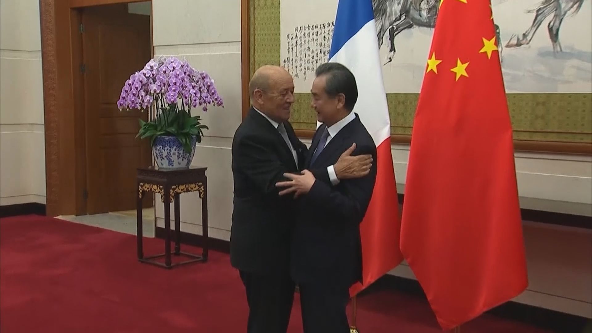 王毅與法國外長商討烏克蘭局勢　指中方希望盡快停戰