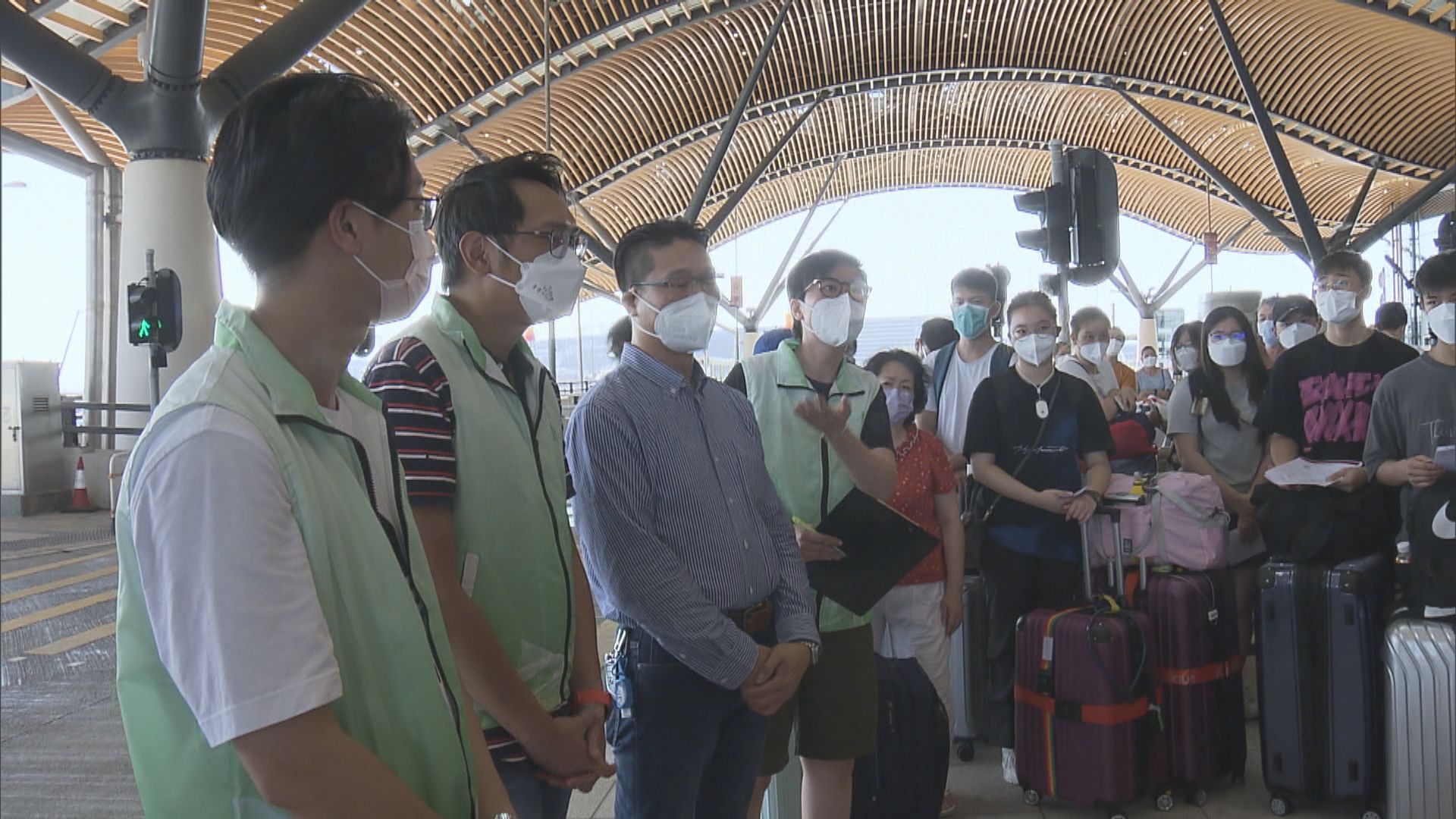 工聯會與金巴協調加開班次接80名香港學生北上求學