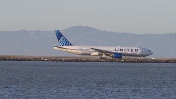 聯合航空系統故障致逾千班航班延誤　當局稱僅涉聯航內部問題