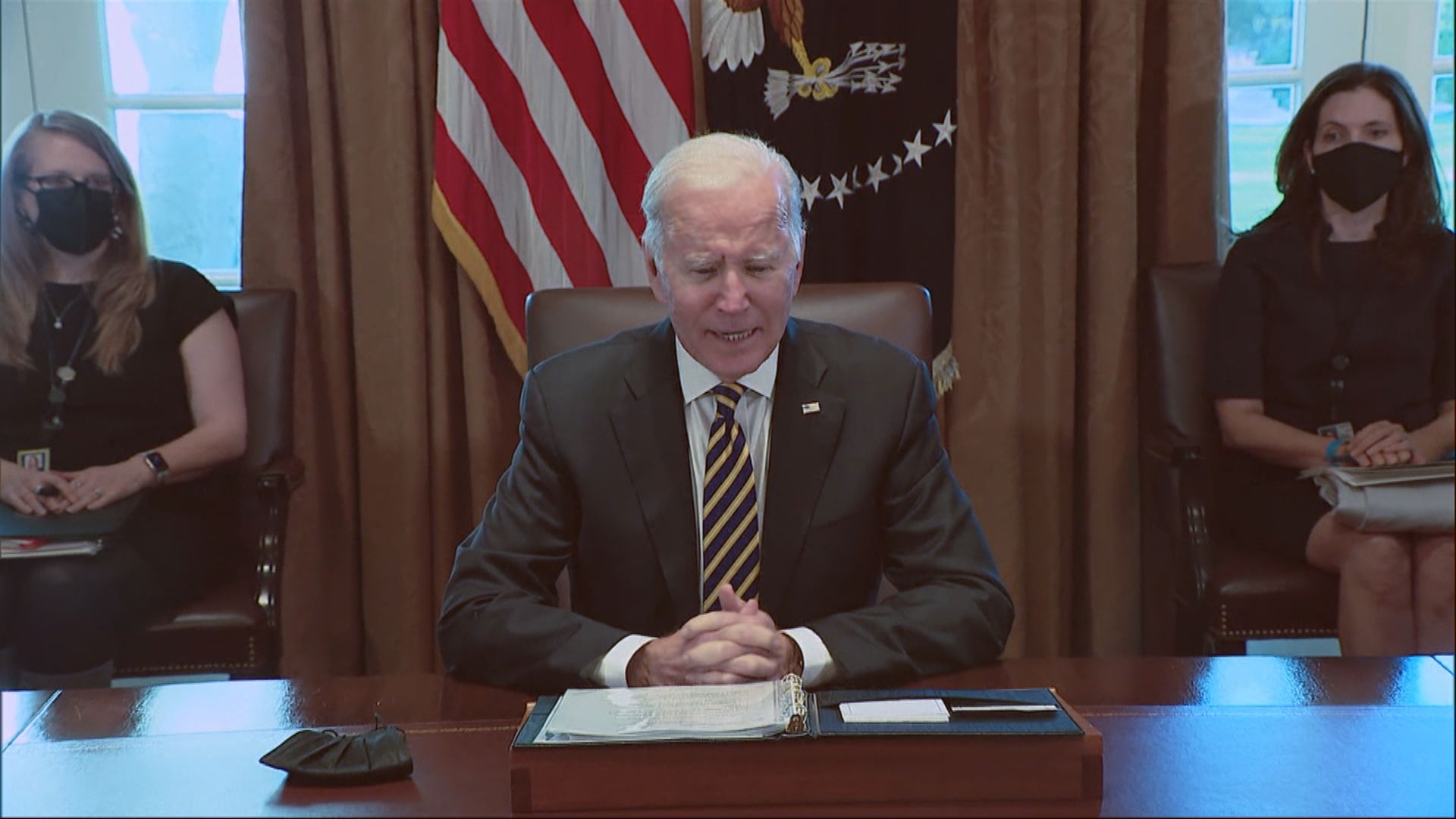 拜登民望跌至新低