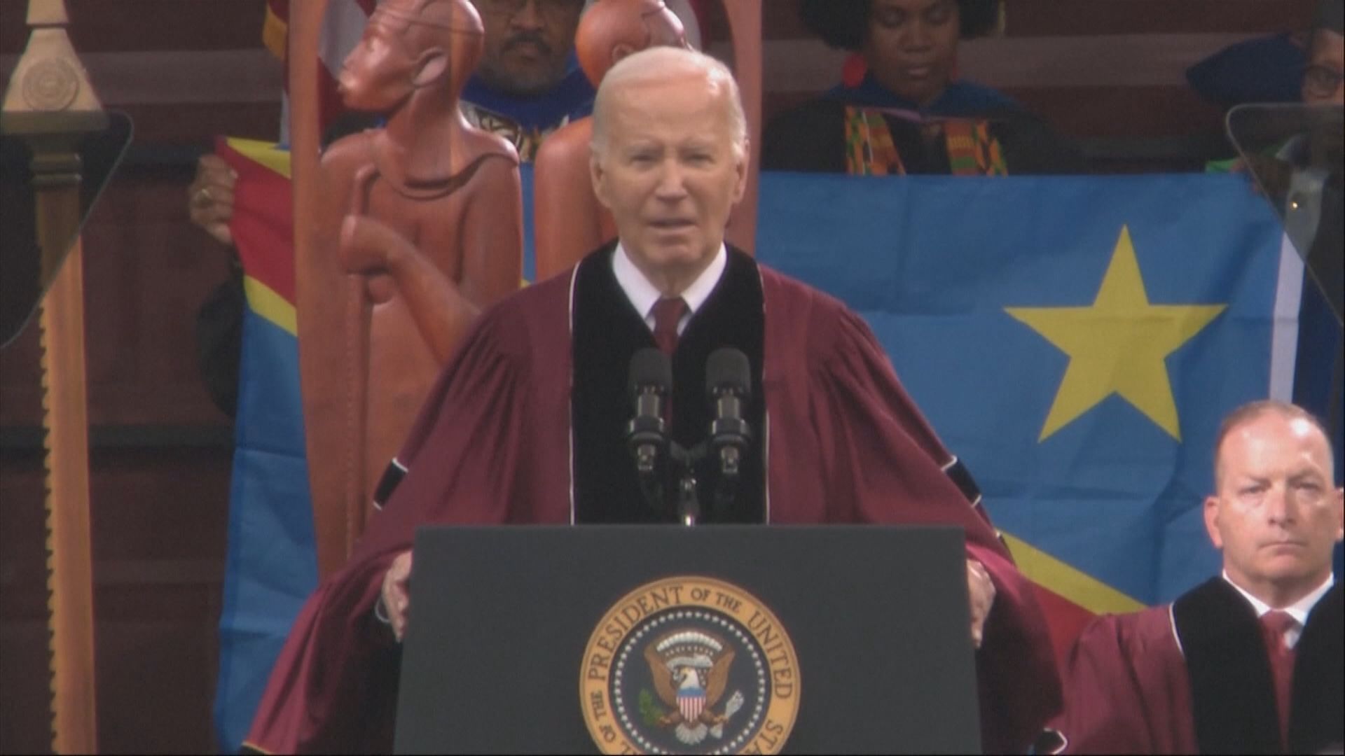 拜登出席畢業禮呼籲加沙停火 期間遭部分畢業生背對抗議