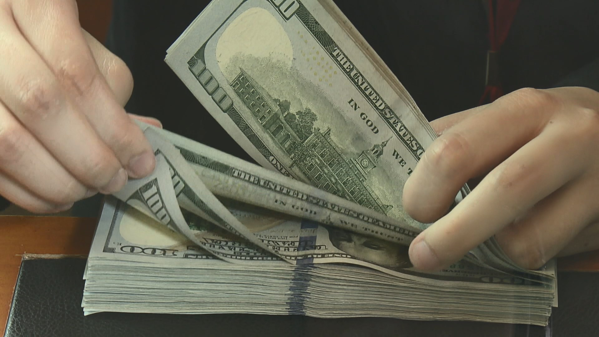 美匯5連跌　英鎊5連升並見七個月高位