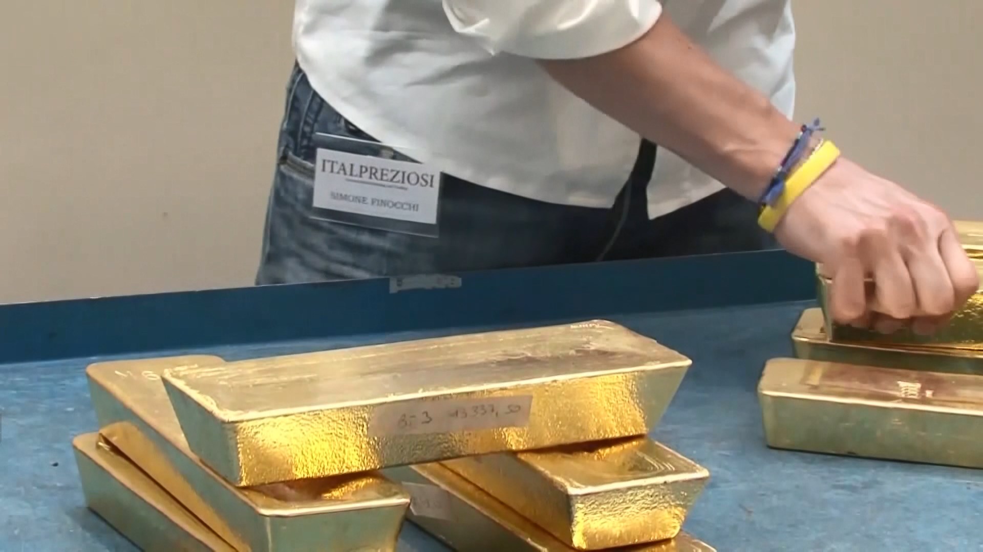 金價升逾1%並升上每盎司1600美元　因避險需求升