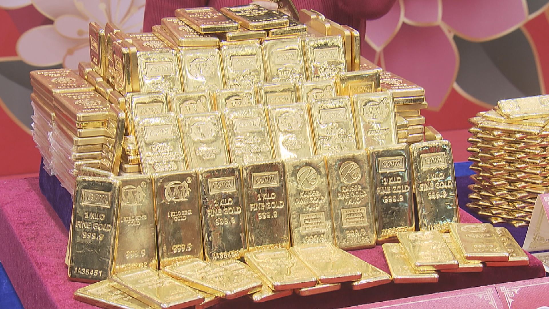 金價創紀錄新高後轉跌