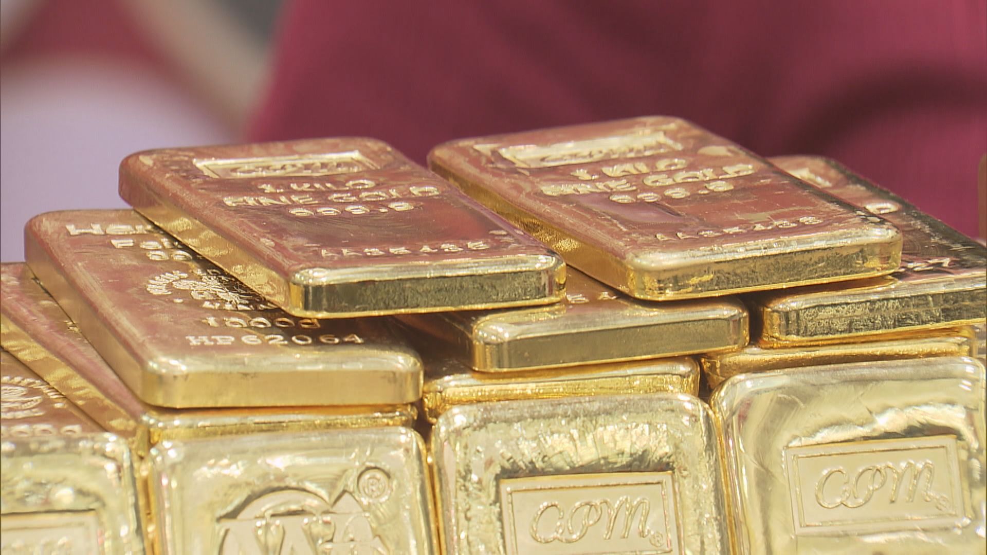 金價突破每盎司4300美元　繼續創新高