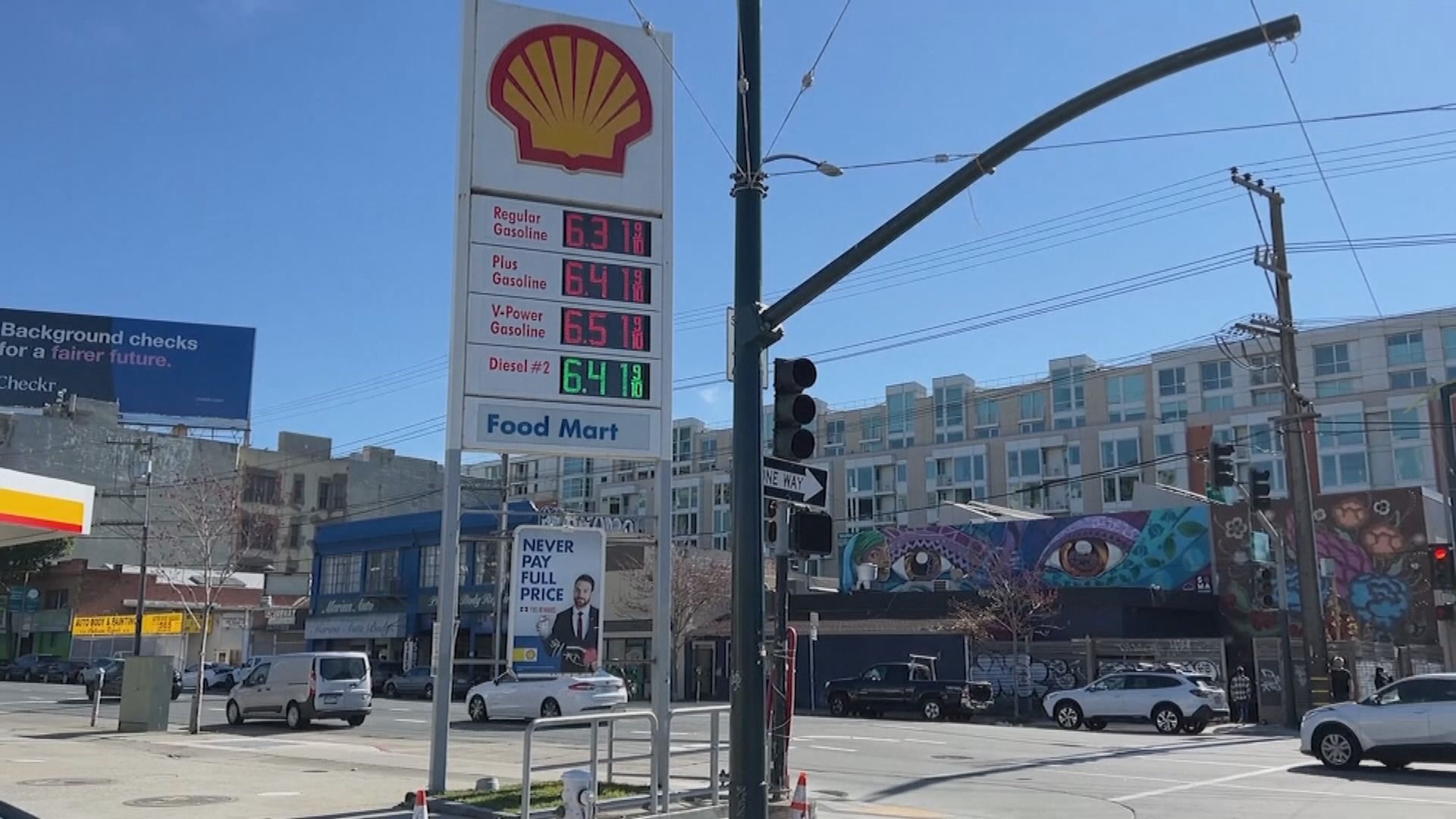 美國油價升穿每加侖五美元　拜登指未決定是否出訪沙特