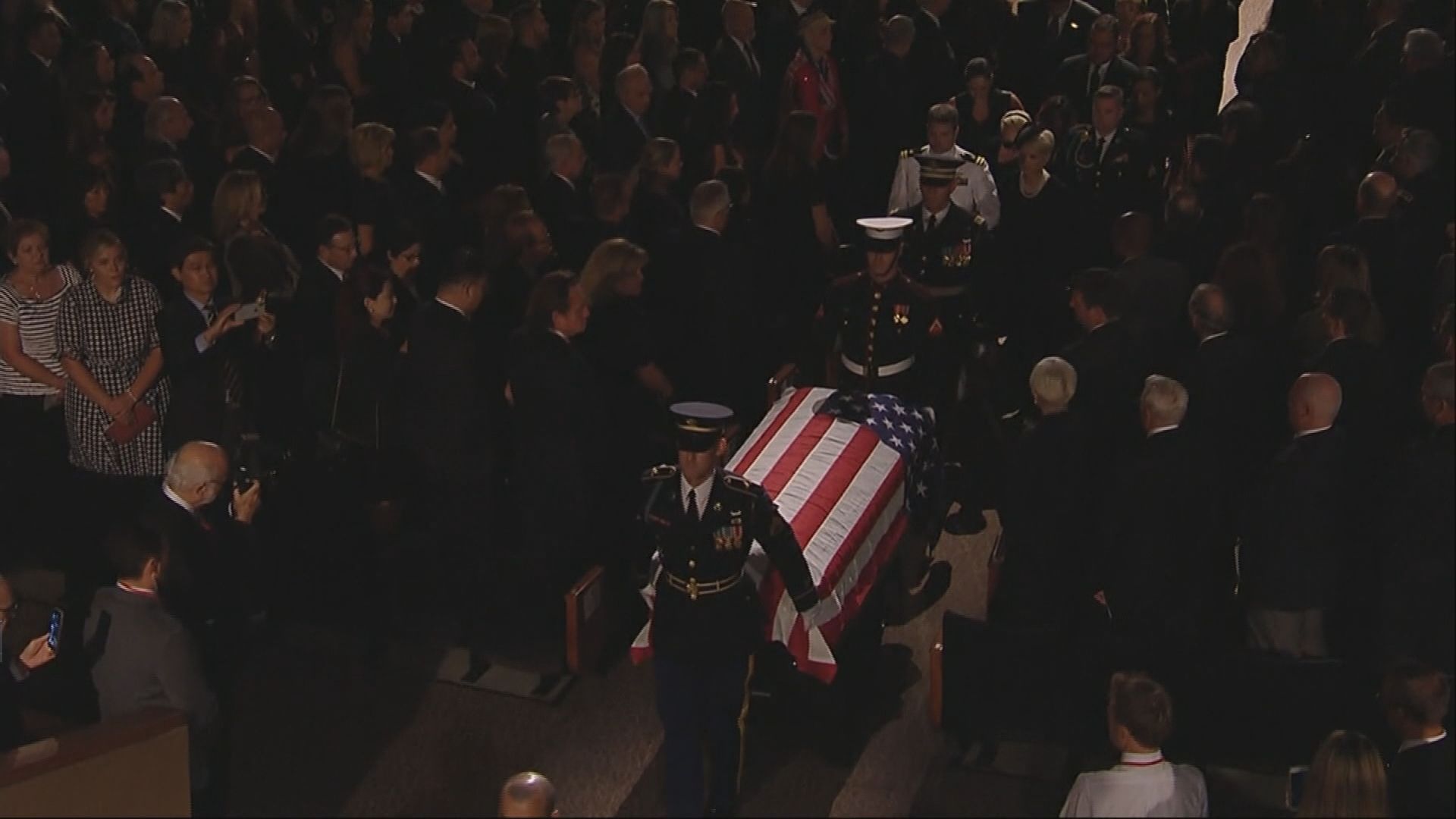 麥凱恩追悼會在鳳凰城舉行