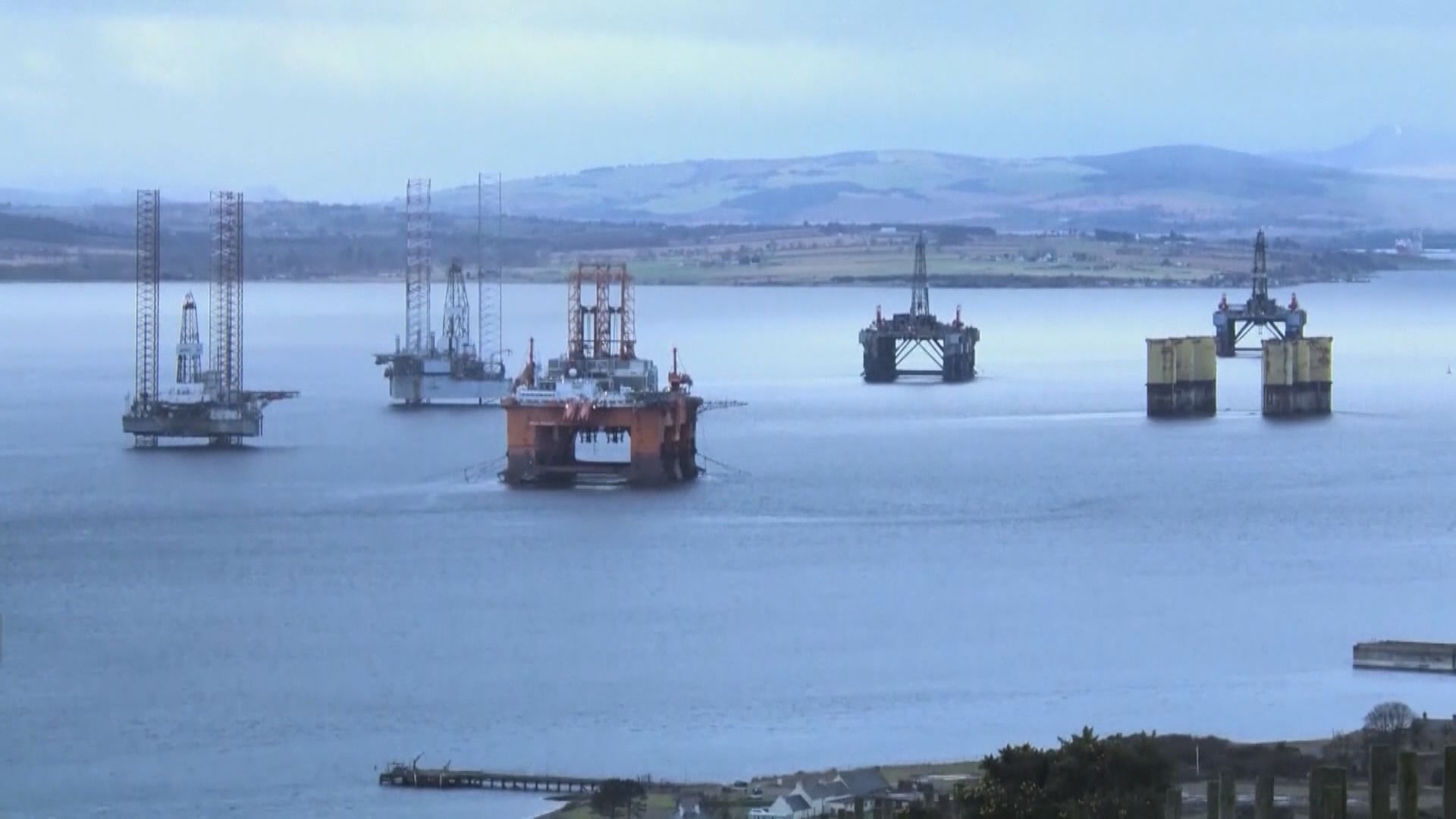 美股下挫及庫欣原油庫存增加