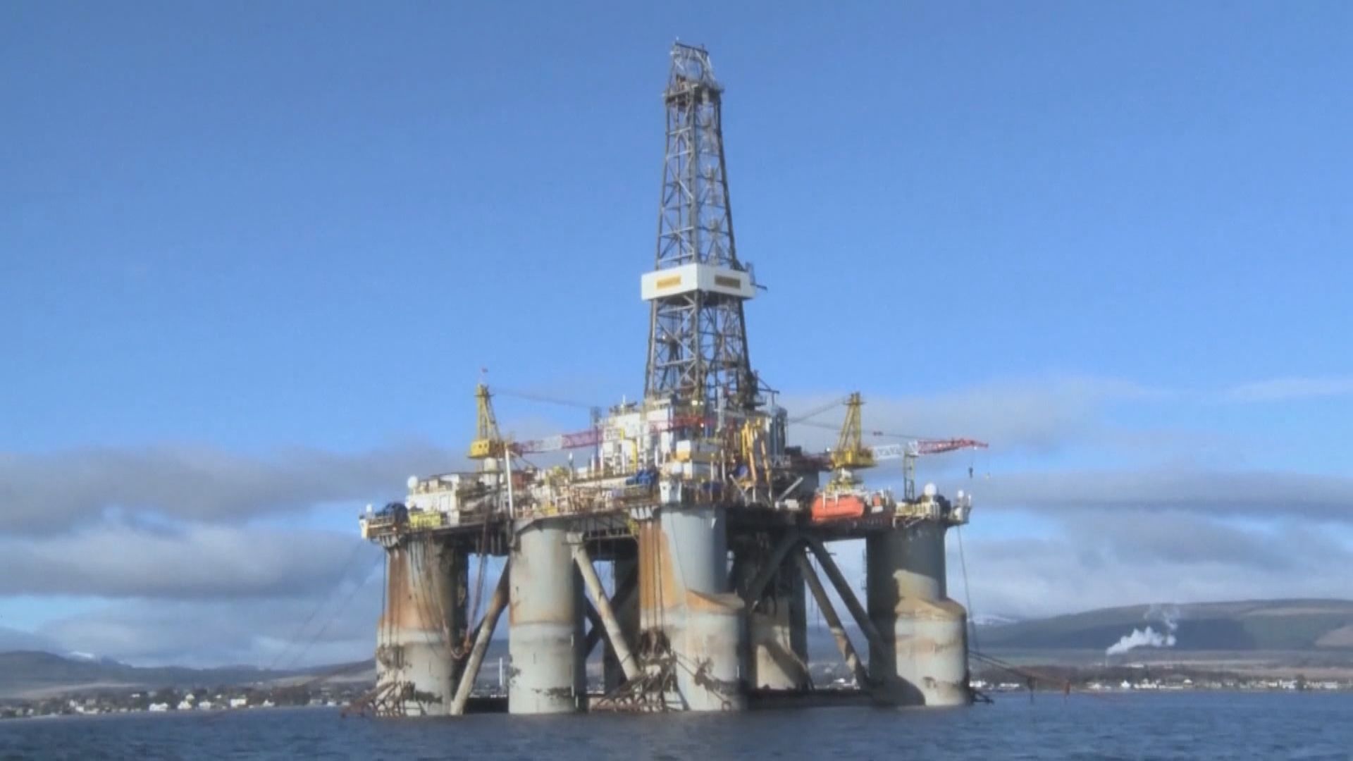 紐約期油下挫8%　因中國數據弱及美原油庫存激增