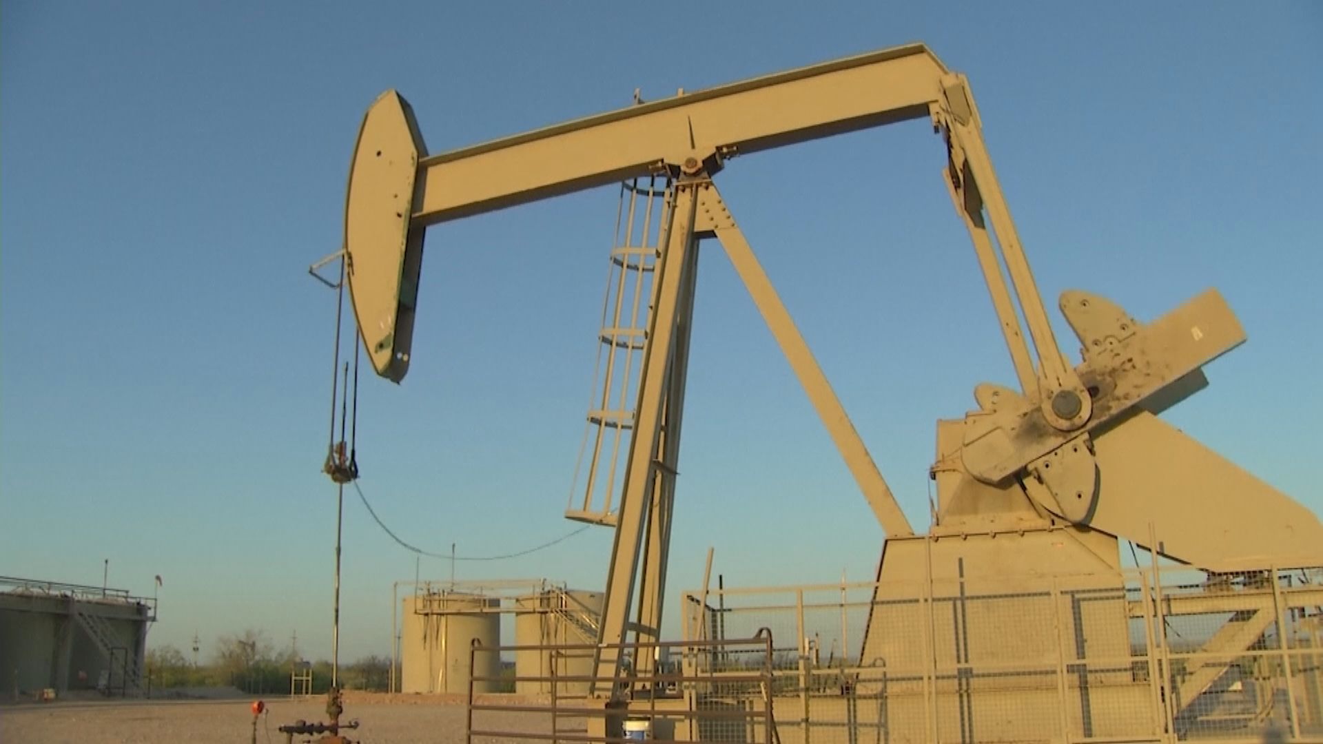 油價升至逾2年高位　因美通脹升溫提升大宗商品吸引力