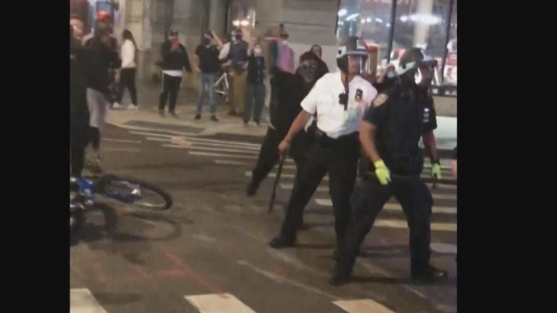 美國示威持續　多名執勤警員遭槍傷和遇襲