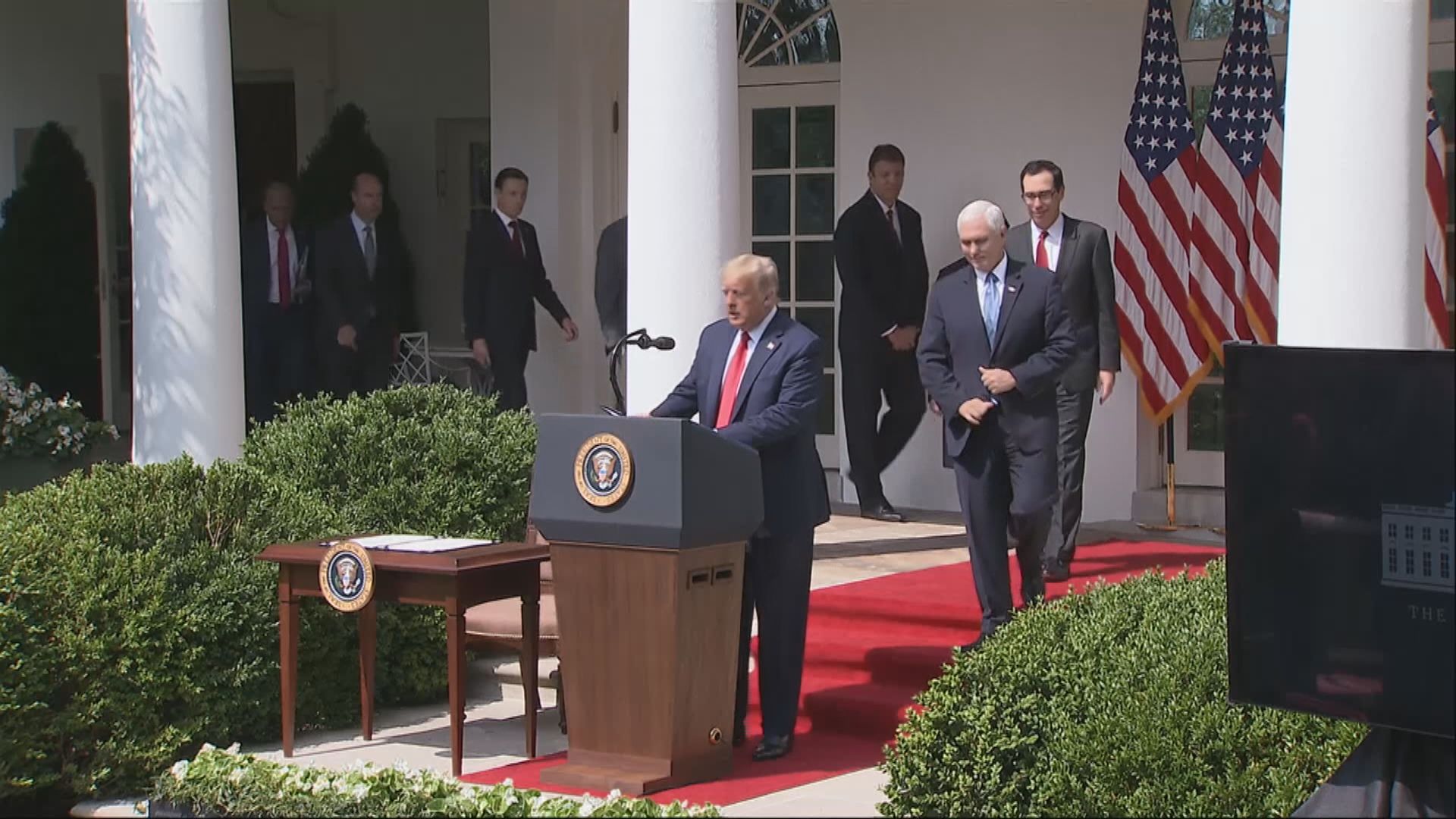 特朗普藉弗洛伊德自誇經濟政策成功