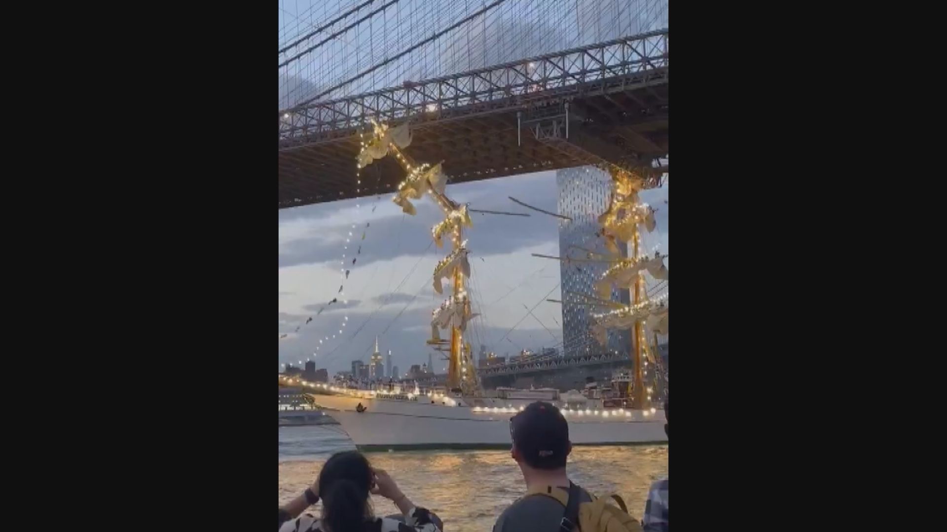 墨西哥海軍大型帆船撞上紐約布魯克林大橋釀多人傷