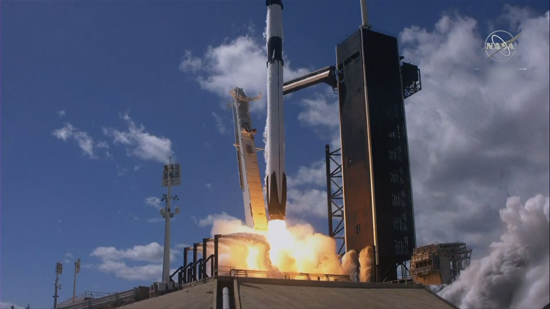 SpaceX龍飛船搭載美日俄四名太空人前往國際太空站