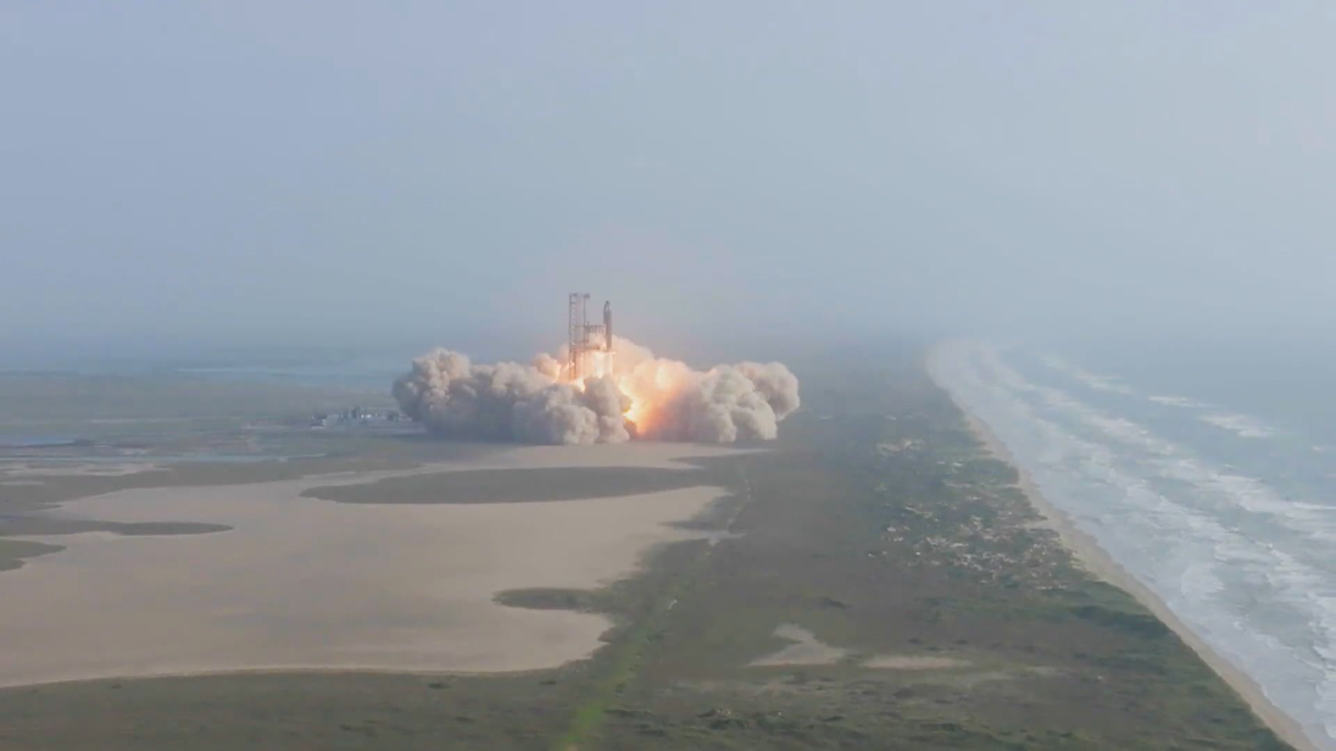 「星艦」火箭塵埃碎片散落得州