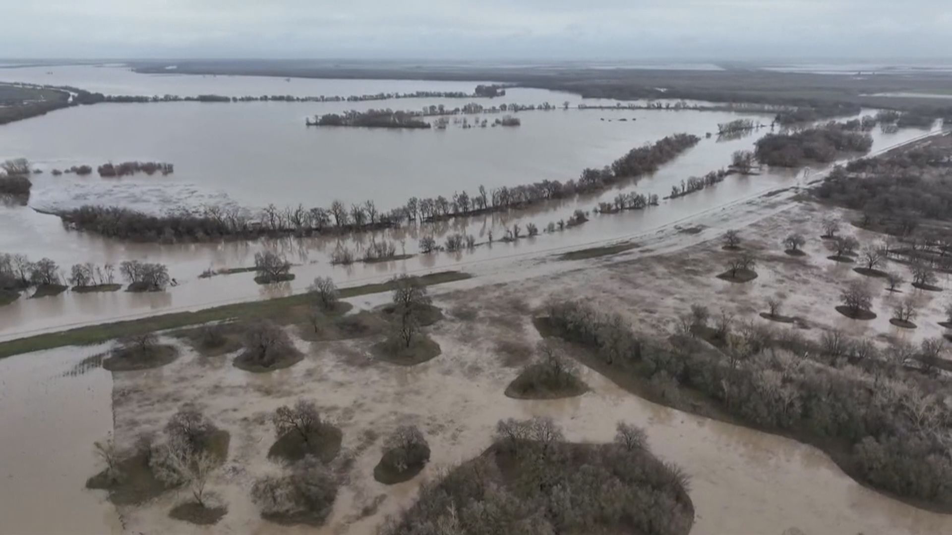 加州太平洋風暴持續十多人死　當局警告稍後仍有至少三個風暴吹襲