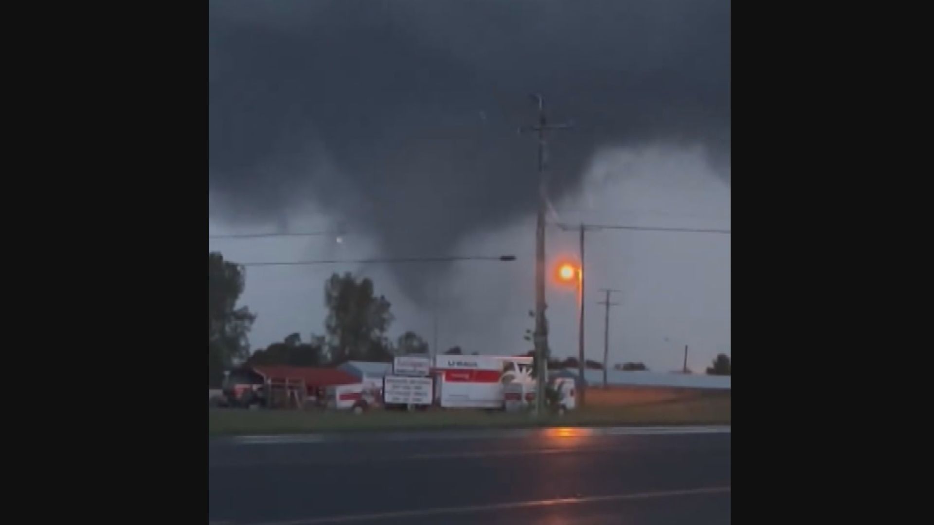 龍捲風襲美國中南多州致22死 長假期風暴進逼東岸