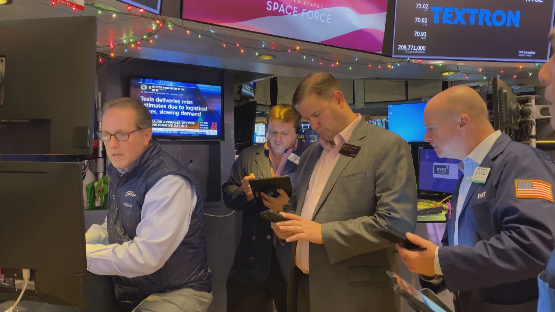 美股上升 受債限協議及暫停加息希望帶動