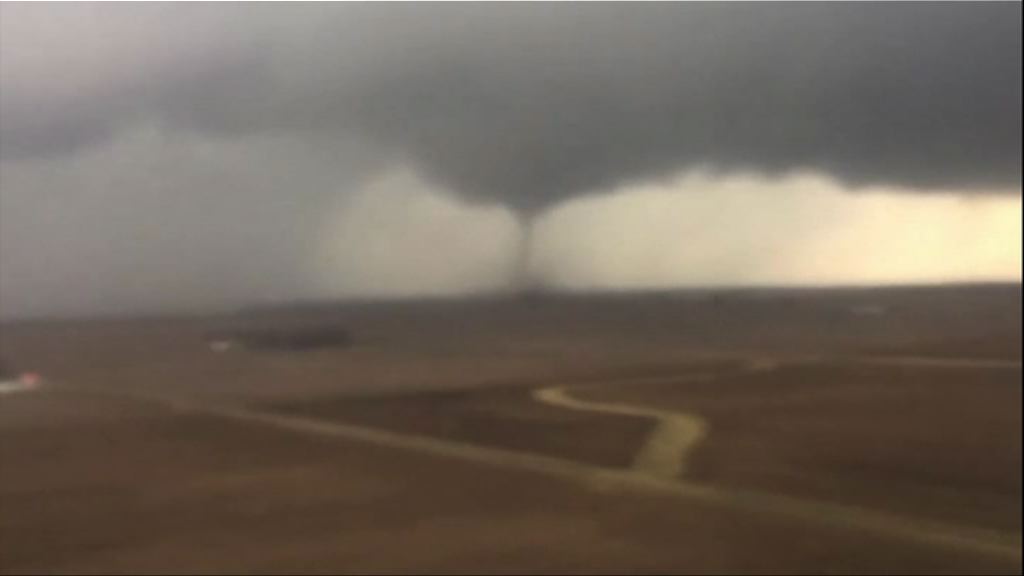 美國中部受龍捲風吹襲　至少三死