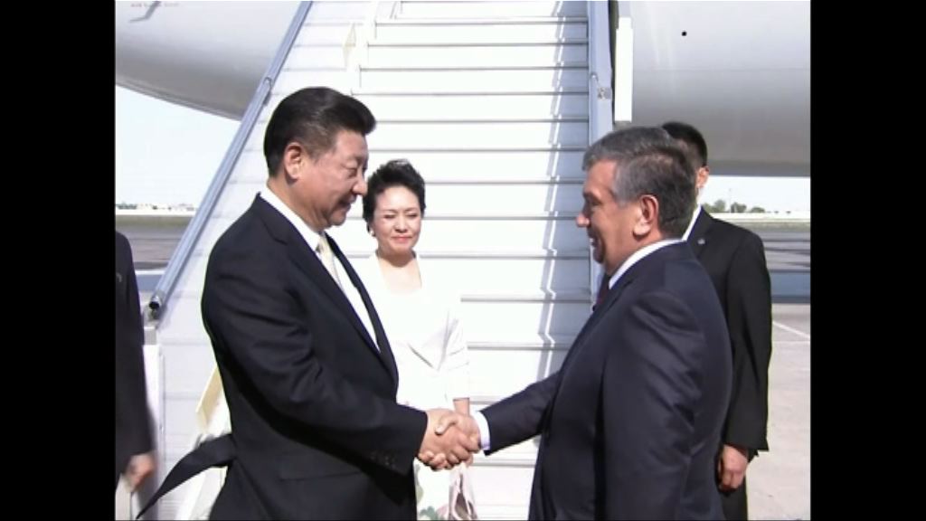 習近平抵達烏茲別克國事訪問