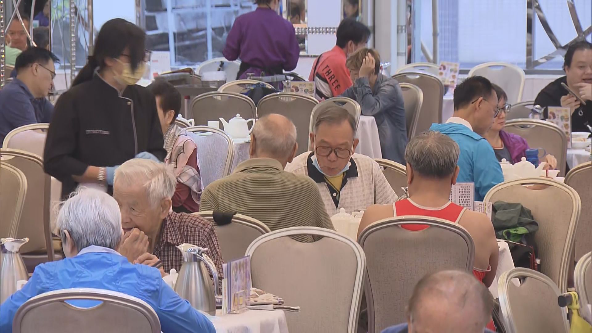 疫苗氣泡實施首日　有酒樓維持四人一枱營運模式