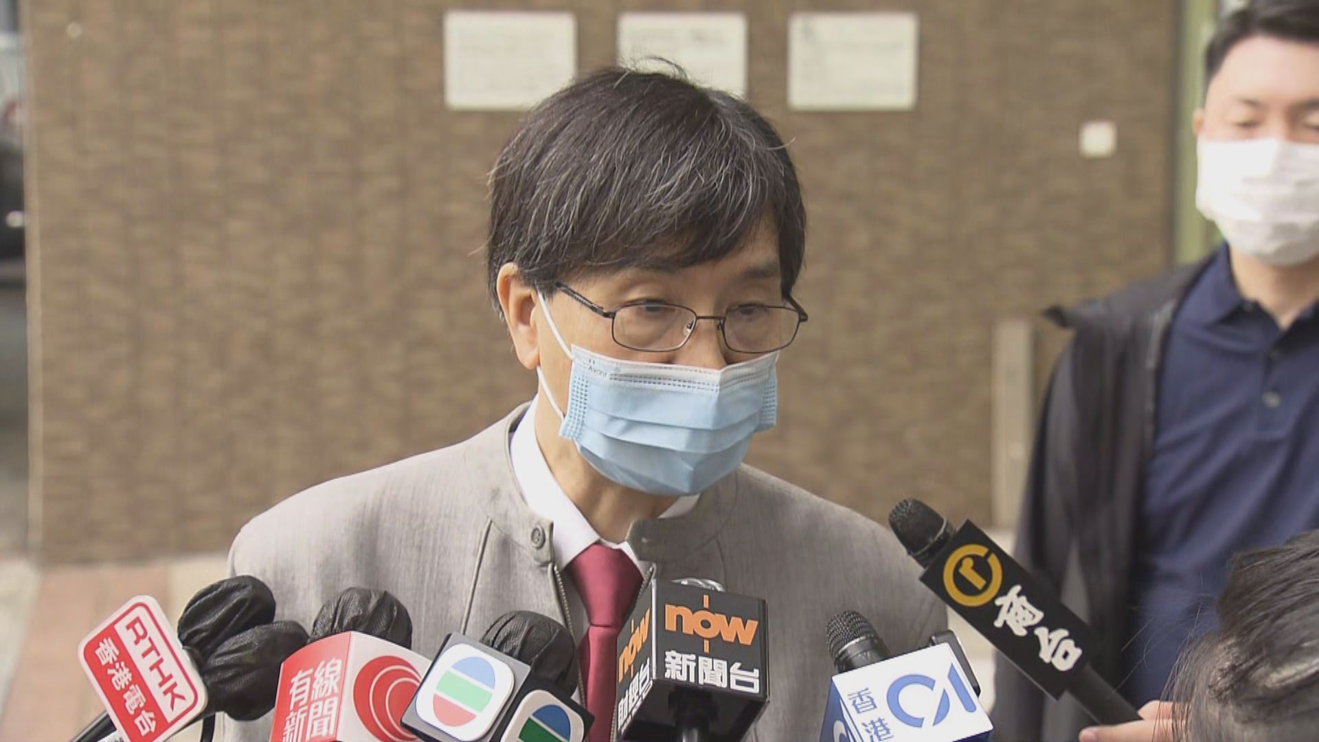 袁國勇接種復必泰新冠病毒疫苗　稱要示範疫苗重要性