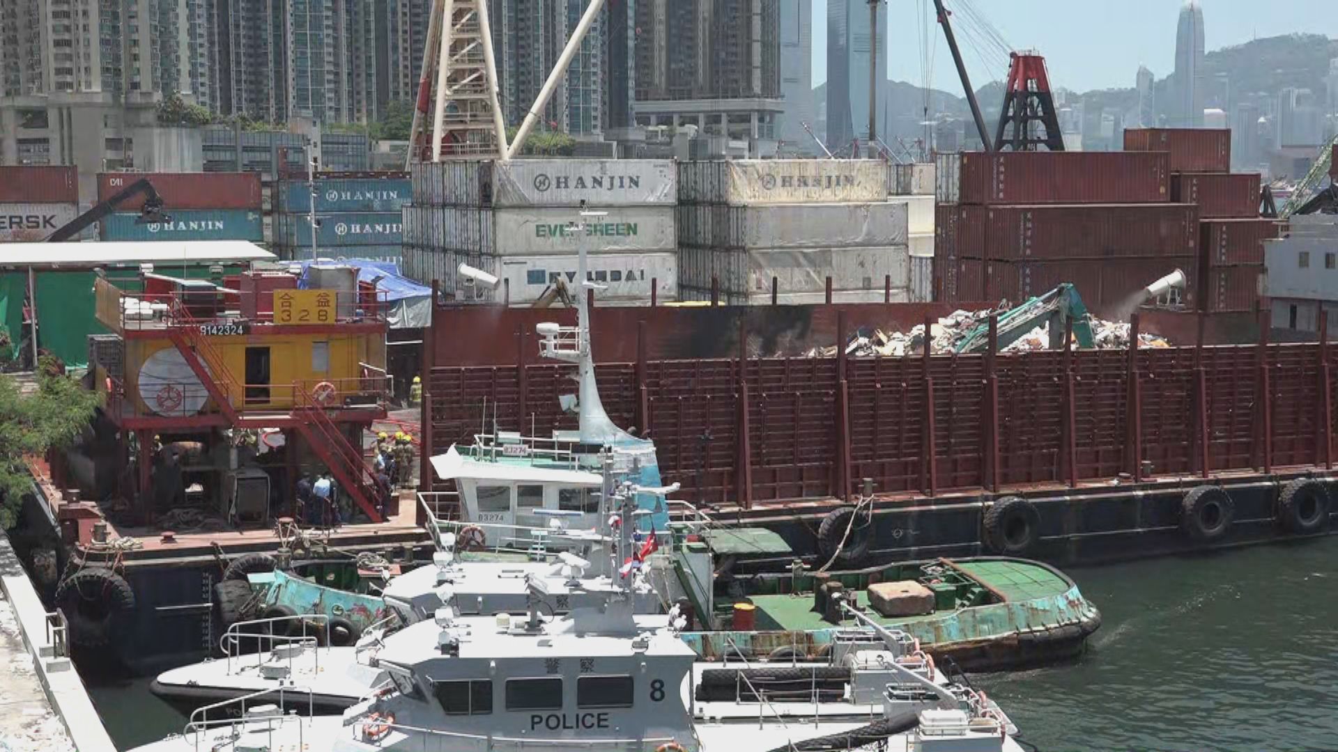 長沙灣對開躉船起火無人傷　環保署一度籲居民關窗