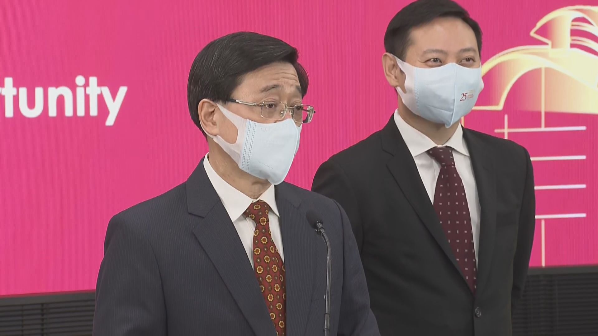 李家超對通關有信心　政府積極研究疫苗護照