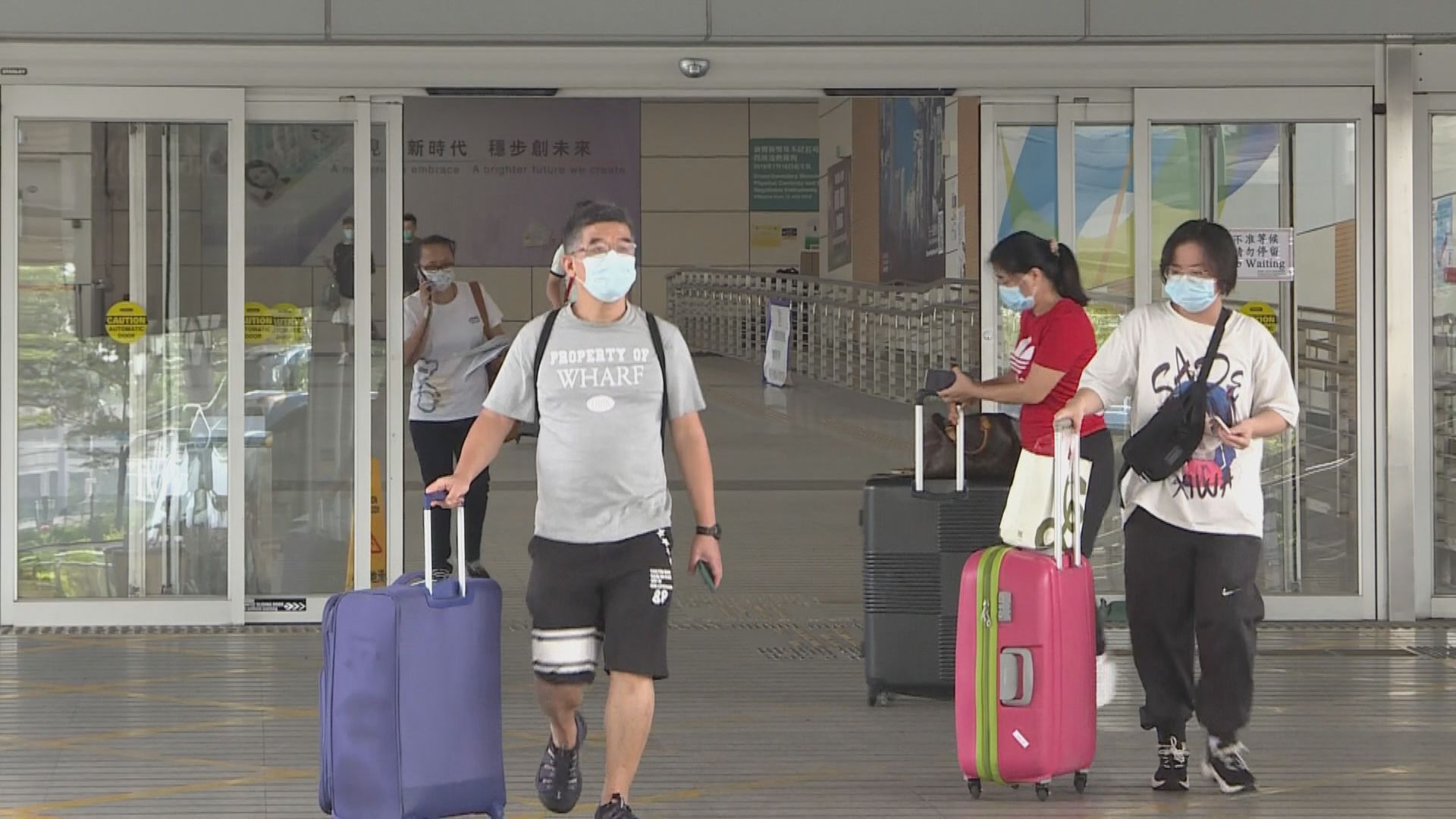 來港易計劃即日起實施　有內地居民指計劃方便來港讀書及工作