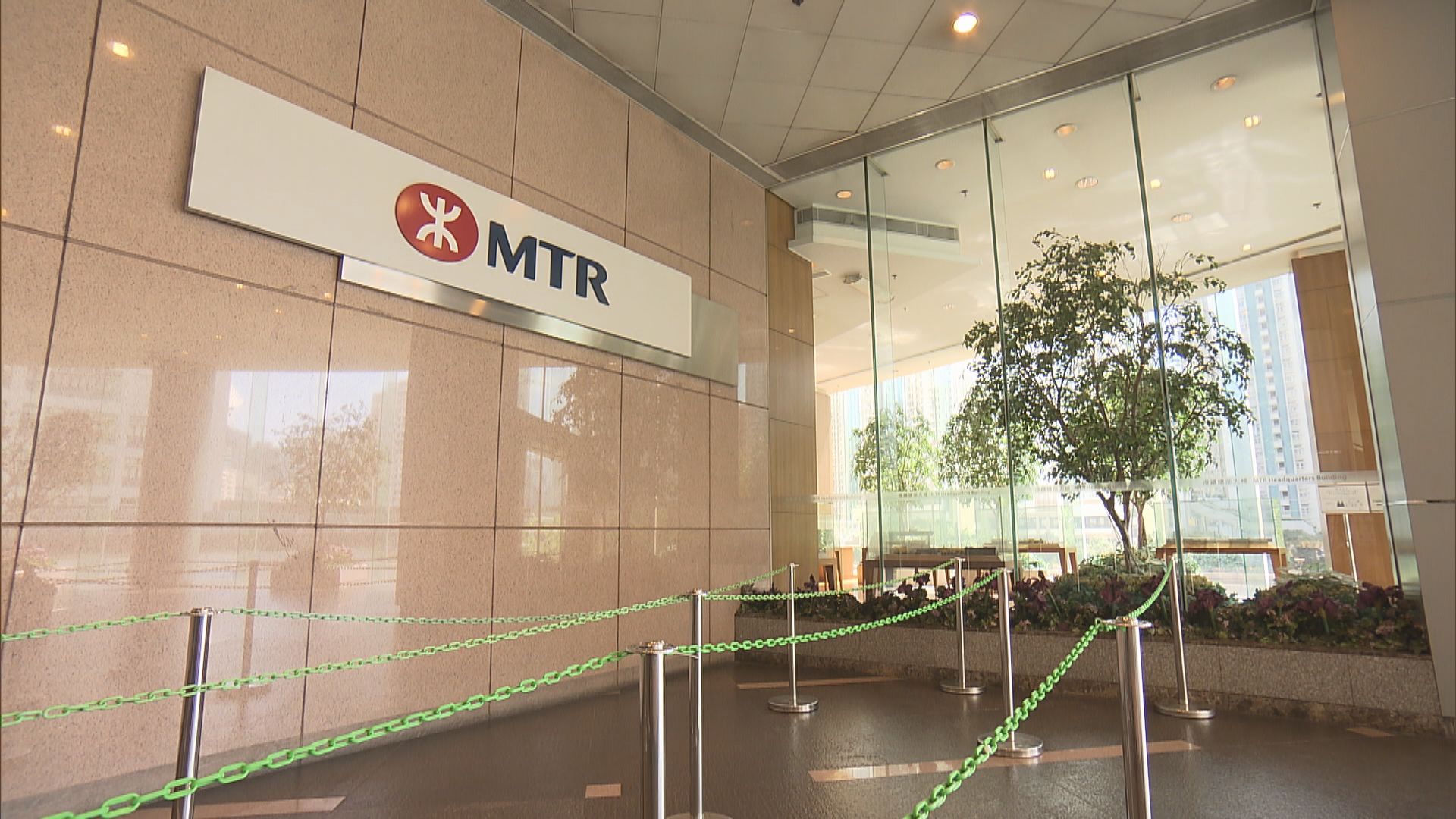 港鐵消毒荃灣西站　曾協助患者三名職員接受病毒檢測