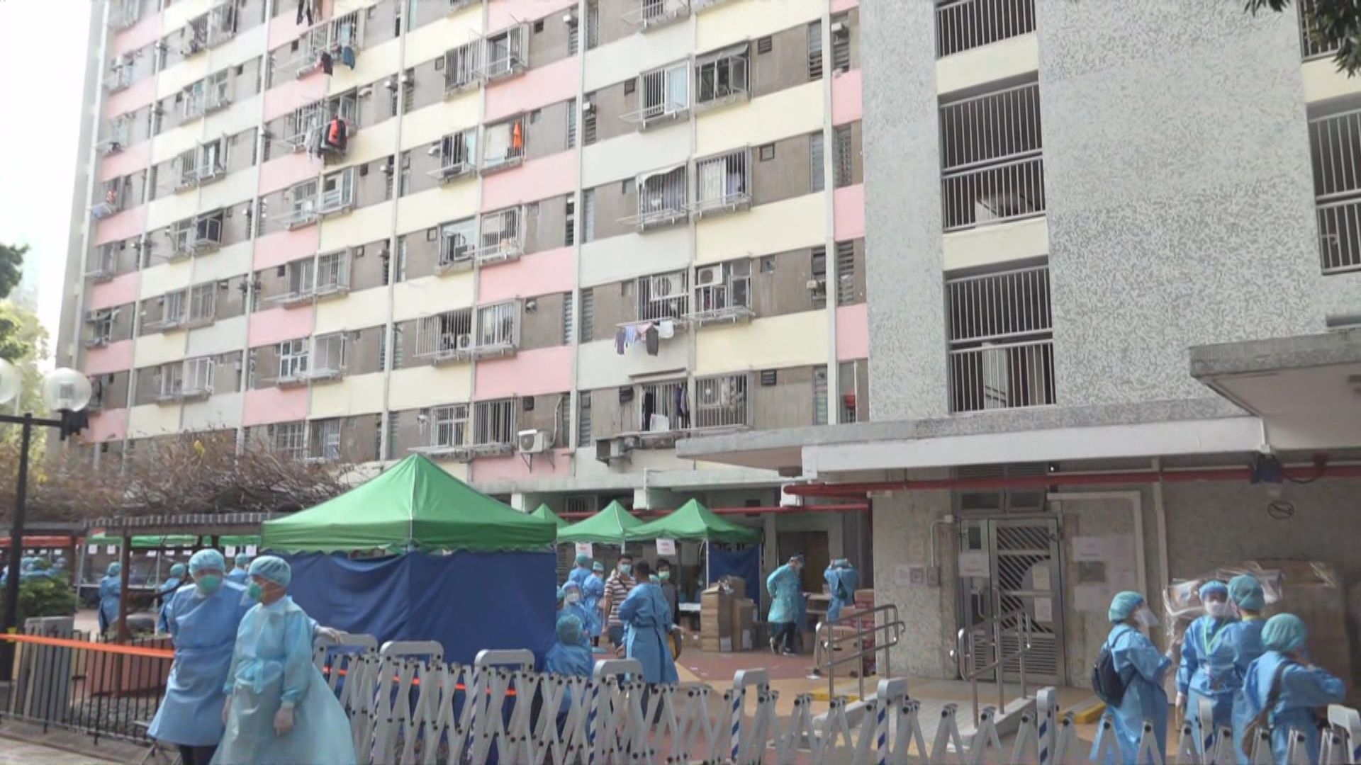 政府圍封多幢大廈發現逾八百人染疫