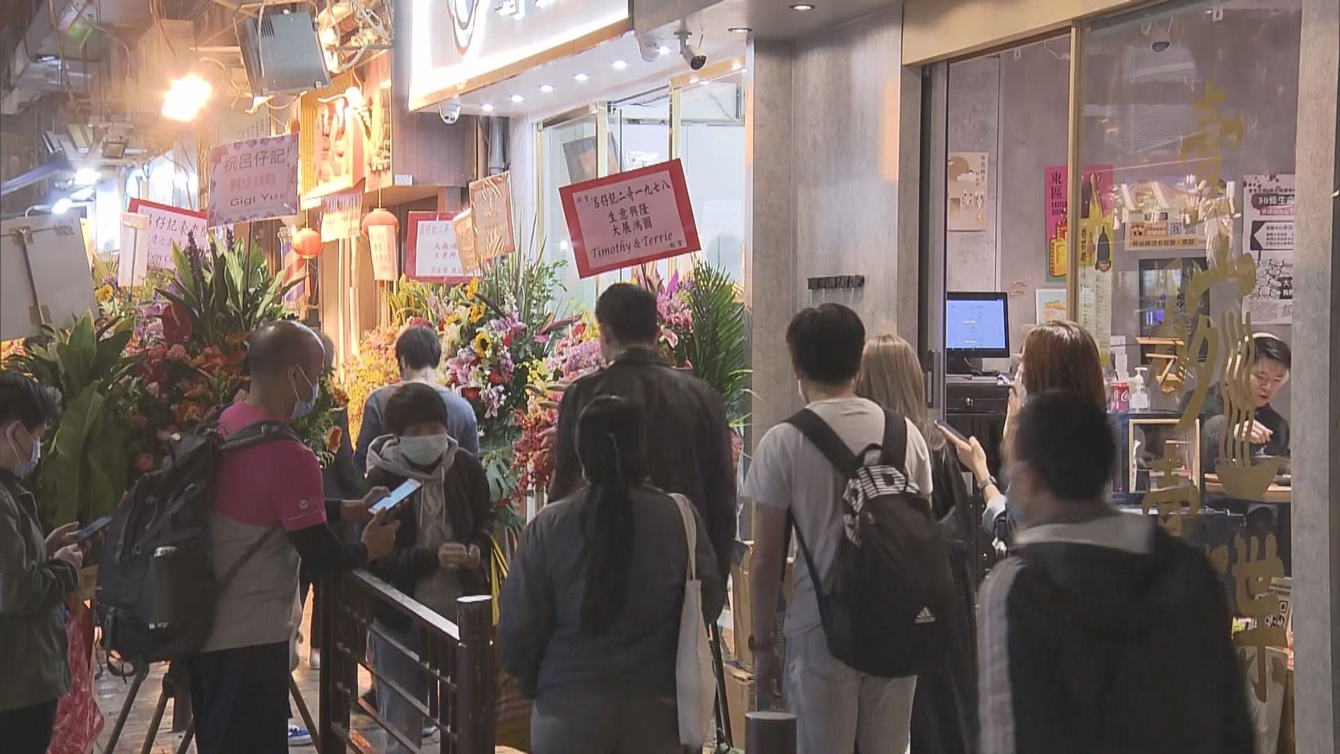 堂食時間縮短　晚市堂食人流不多不少人買外賣
