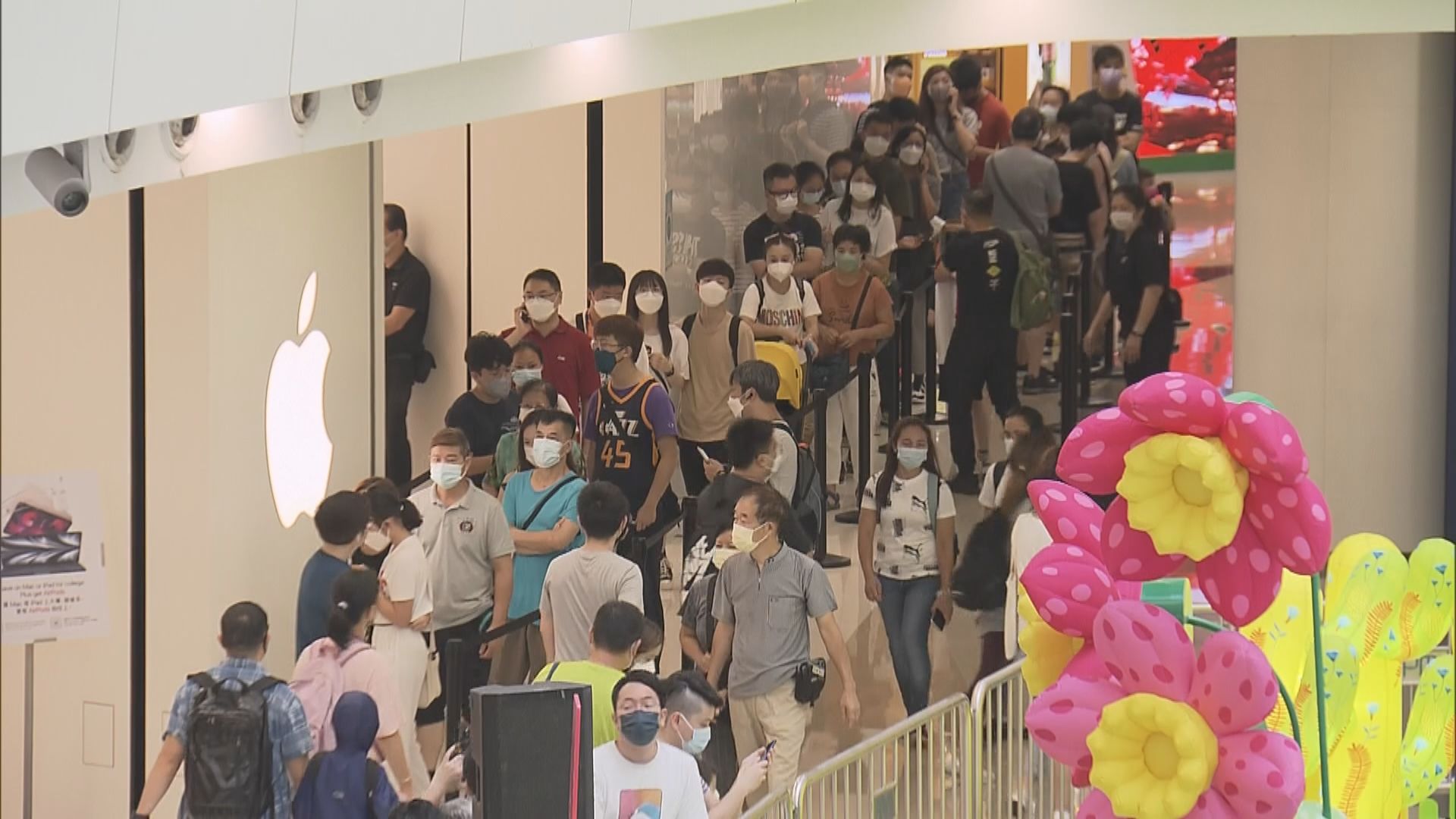 消費券發放首周日　商場人流暢旺