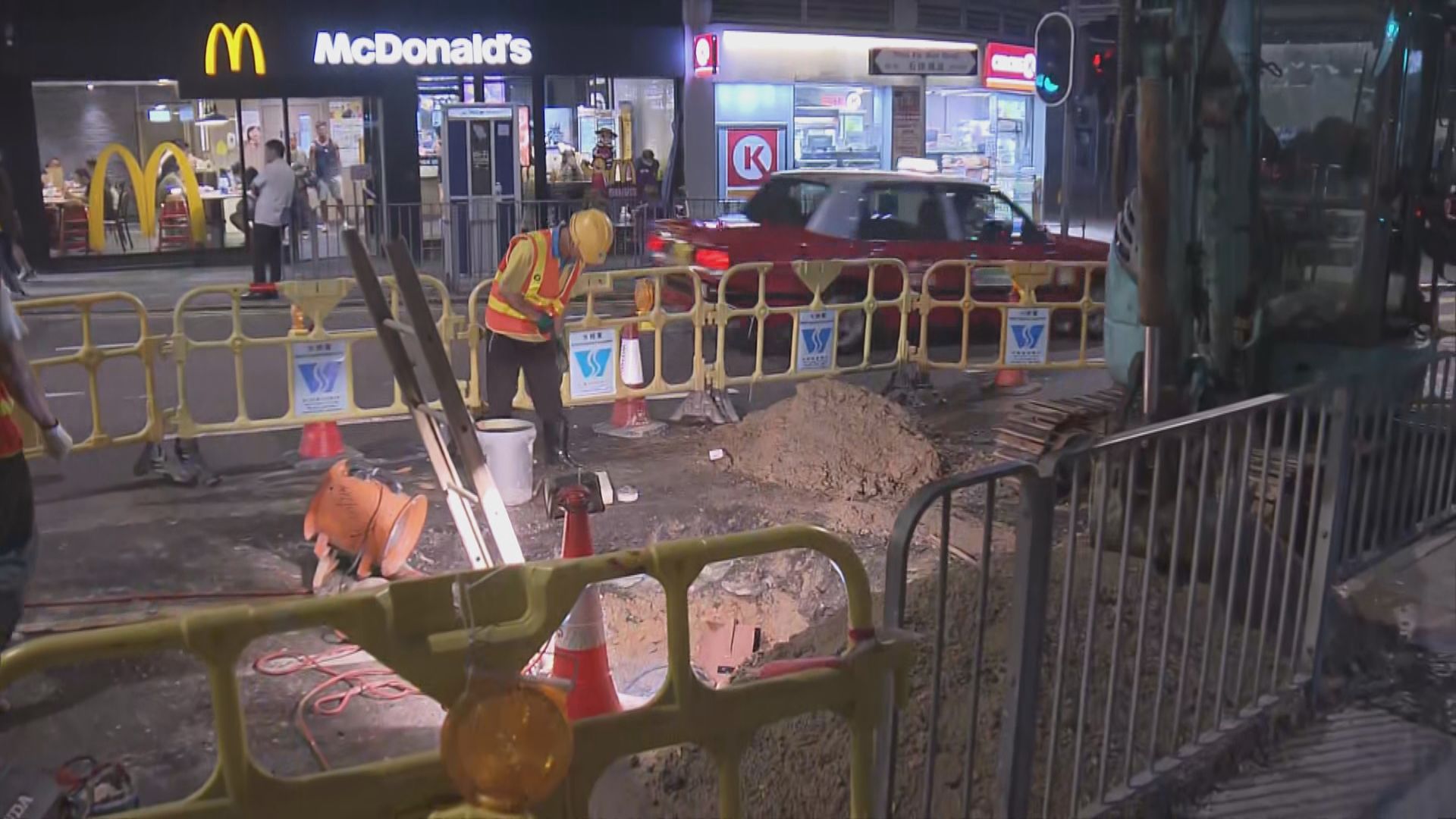 石排灣道水管滲漏　田灣邨停水維修