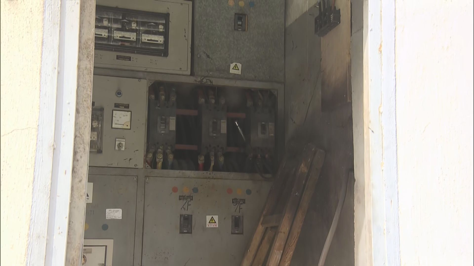 元朗工廈電錶房起火　兩工人燒傷送院