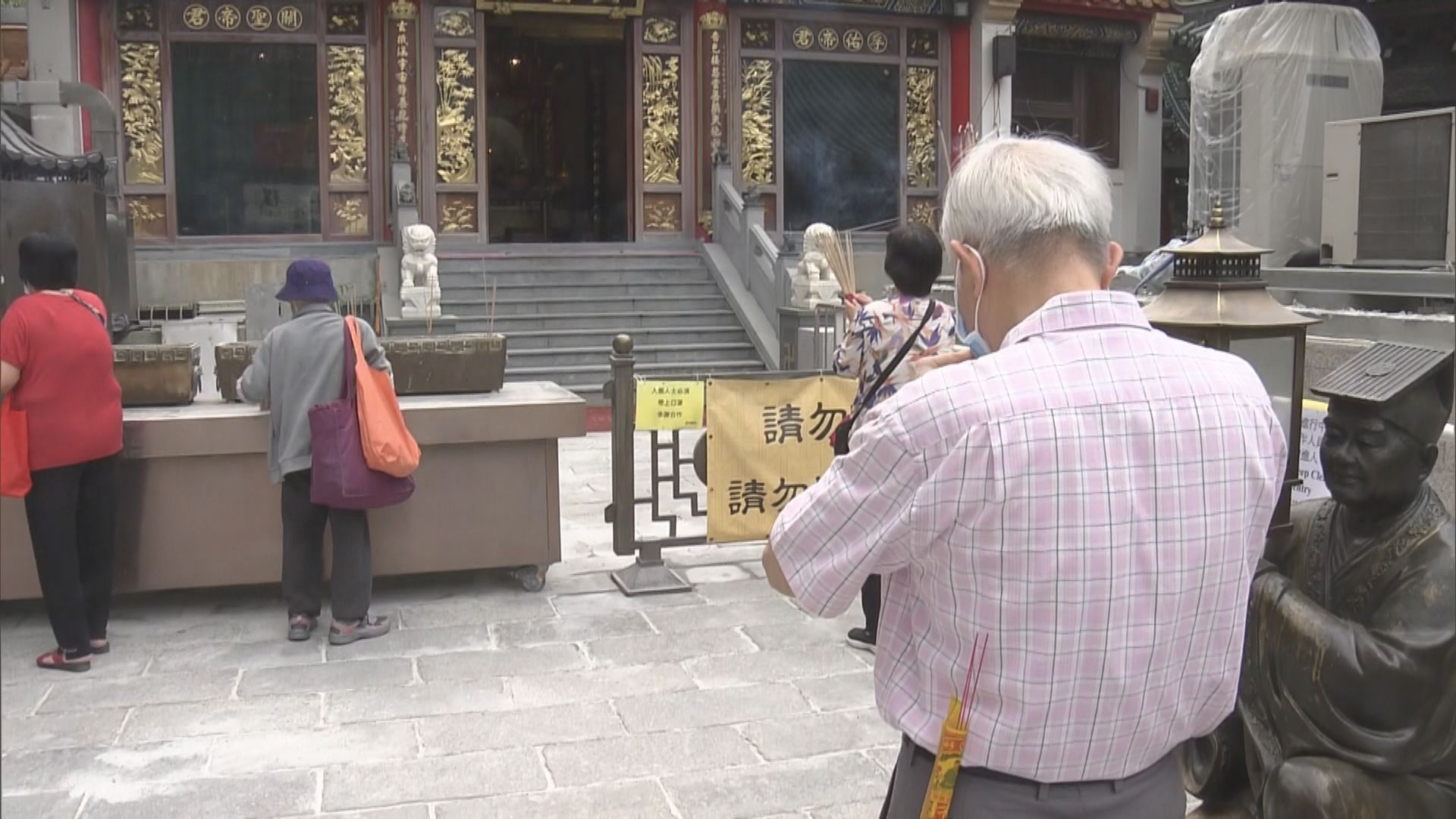 黃大仙祠重開　有善信一早到場參拜