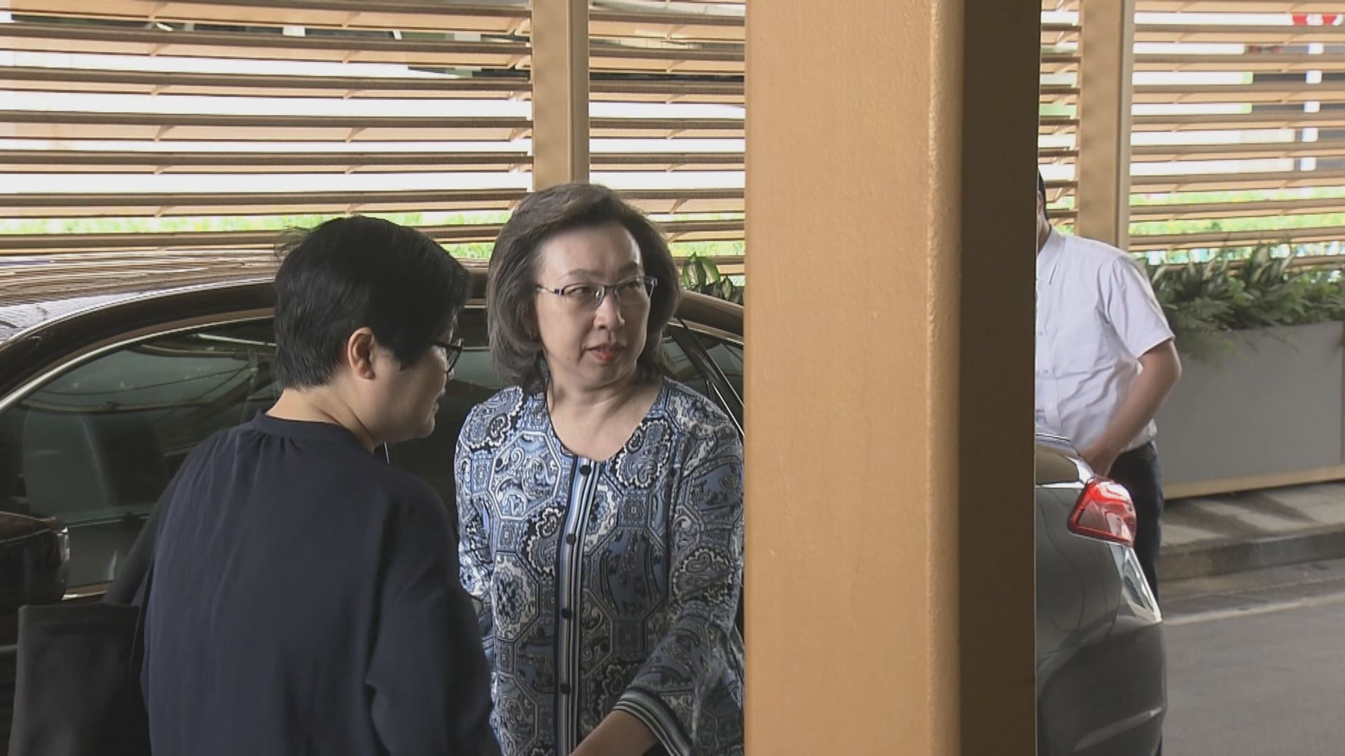 楊何蓓茵率逾20常秘及部門首長到內地研修考察