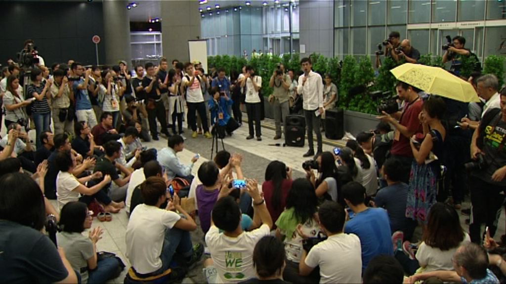 青政晚上集會　抗議干預立法會